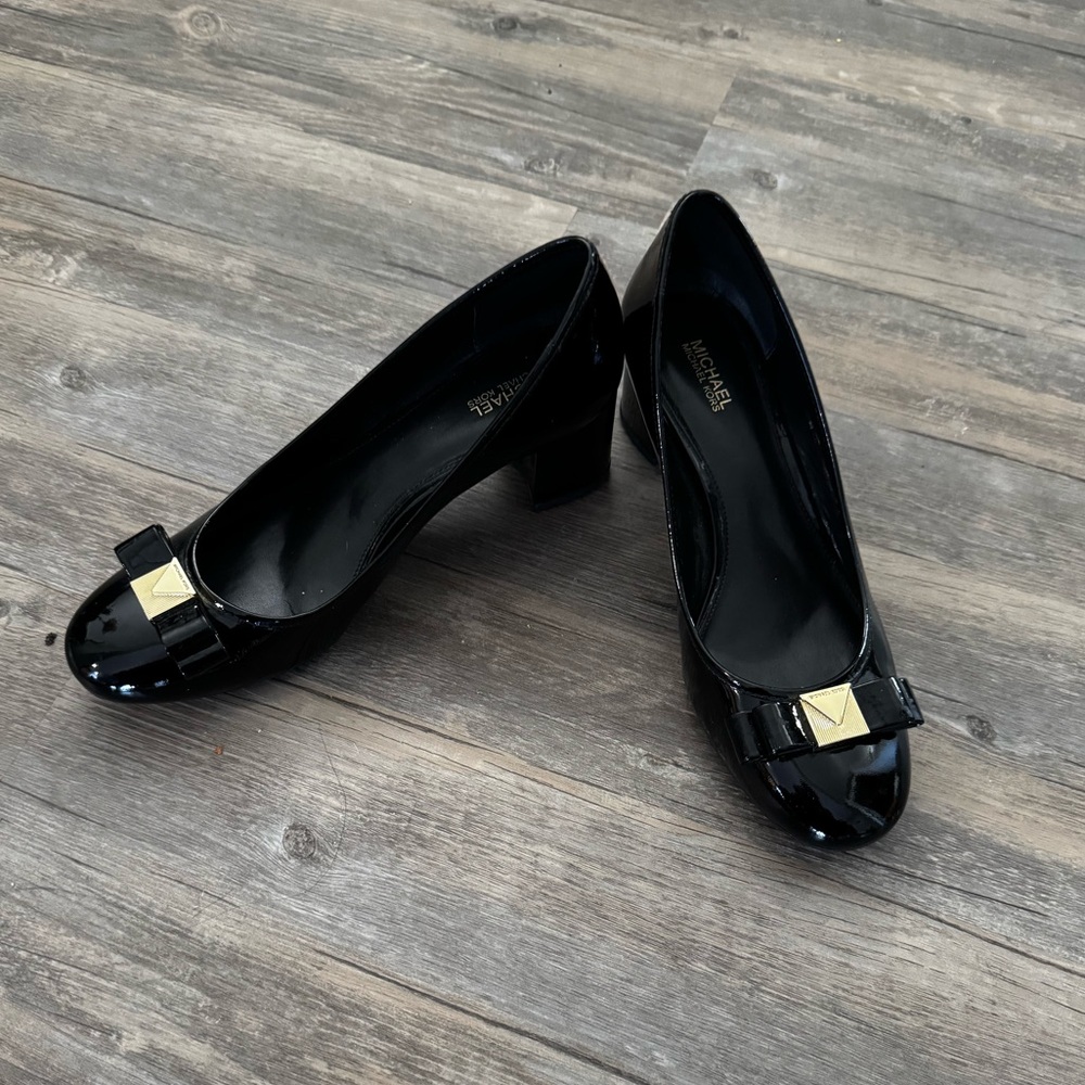 Michael kors black Caroline mid-heel pumps in excellent condition.